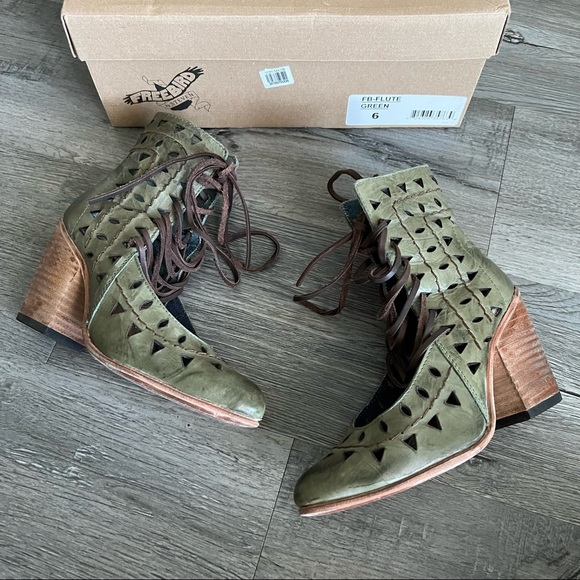 Freebird by Steven Shoes - Freebird by Steven Flute green Perforated leather lace-up shoe size 6